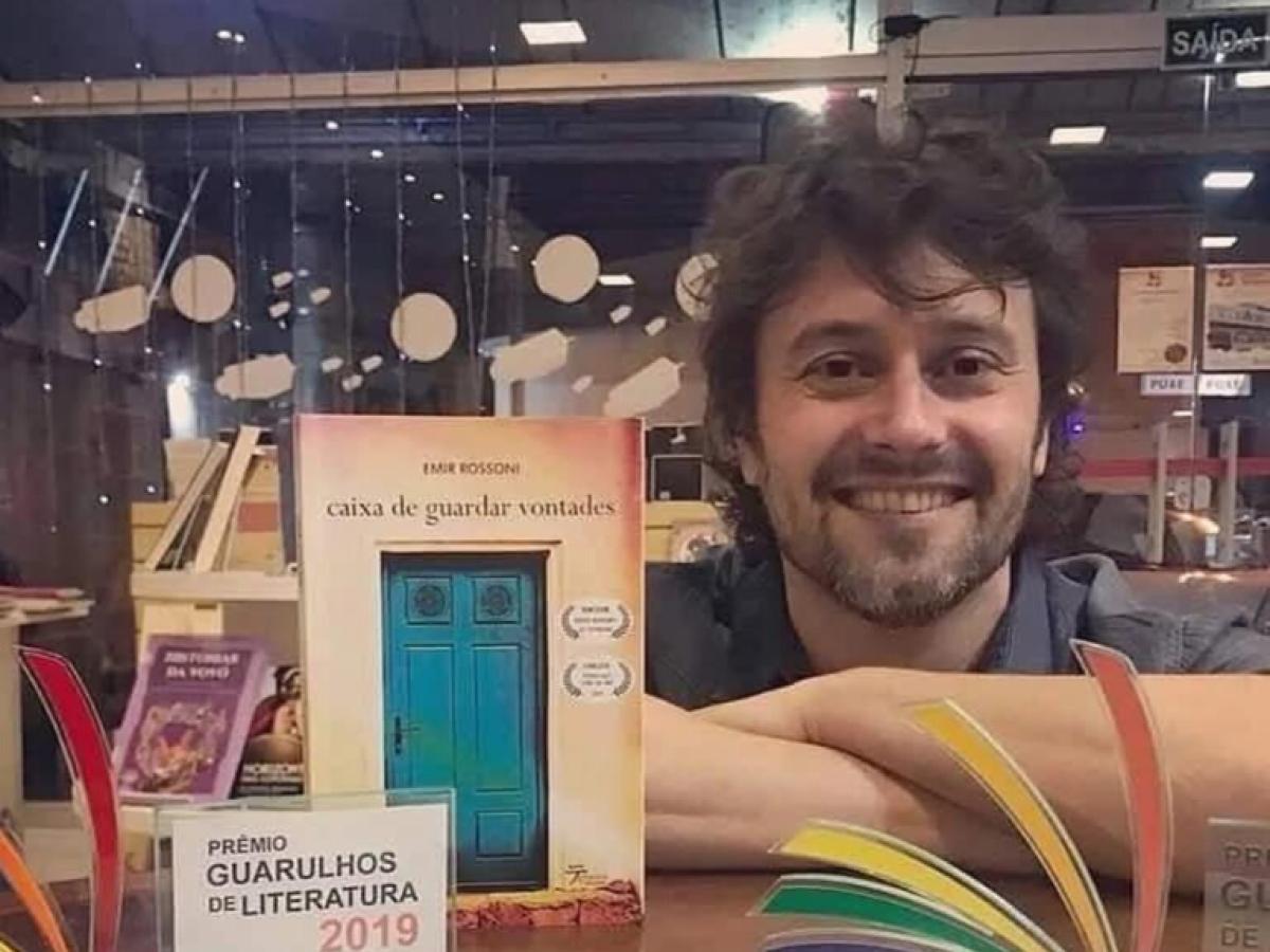 O escritor gaúcho Emir Rossoni venceu diversas categorias do Prêmio Guarulhos de Literatura no ano de 2019