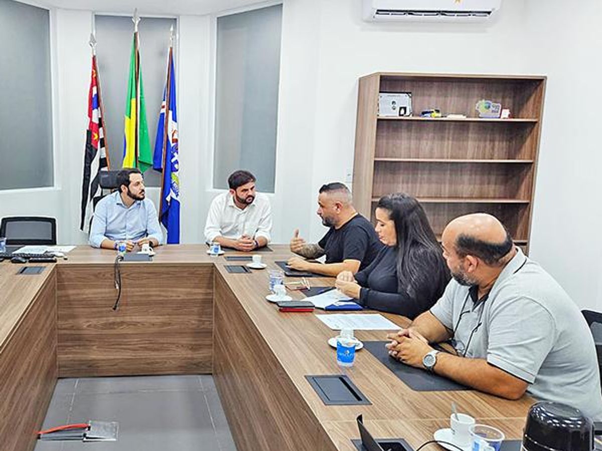 Diretoria do STAP em reunião com o prefeito Lucas Sanches e o secretário de Governo, Carlos Santiago, na sede da Prefeitura.