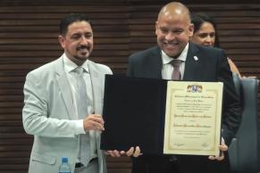 Câmara de Guarulhos concede título de cidadão ao enfermeiro James em noite de homenagens
