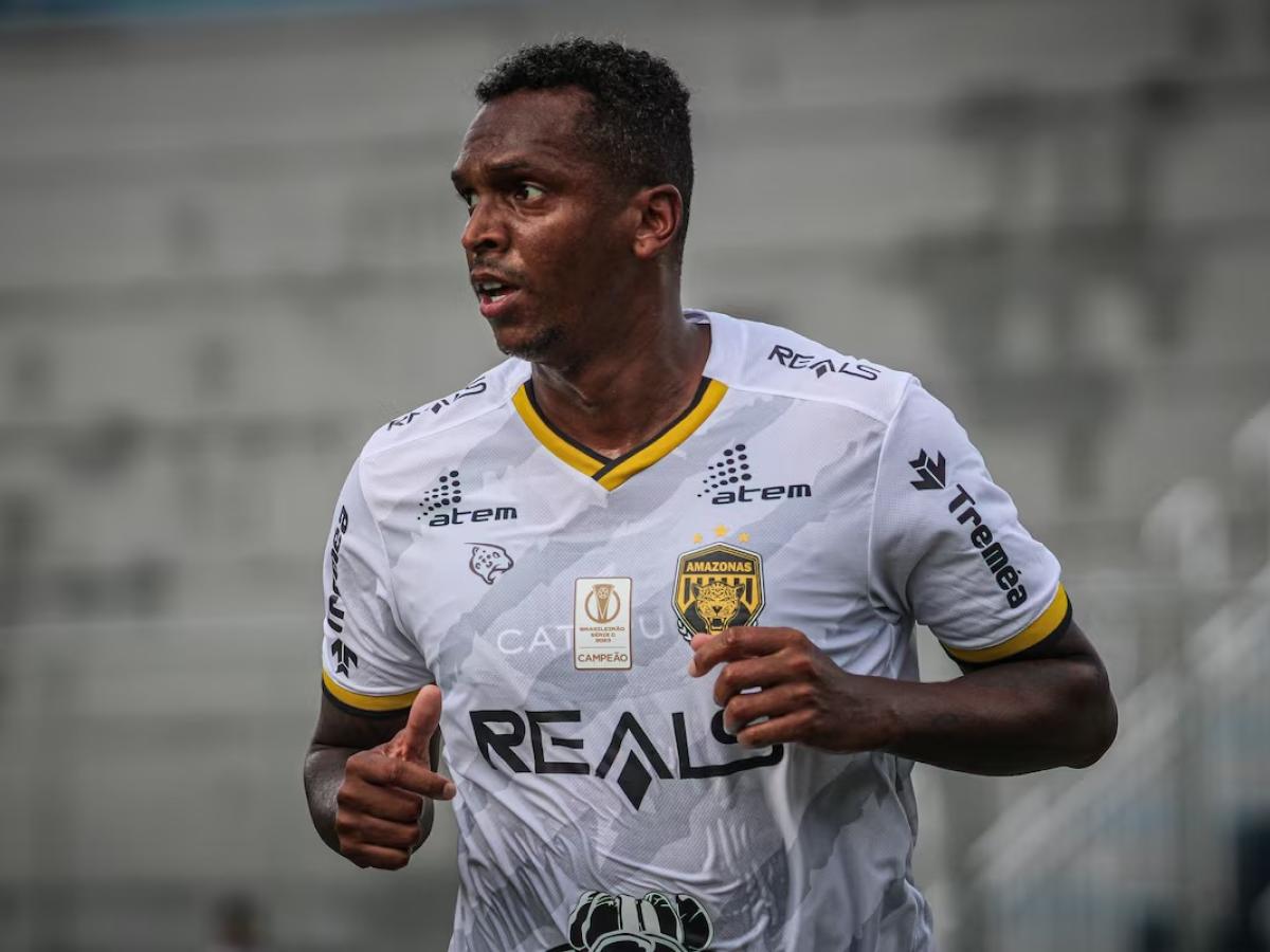 Atacante Jô quando atuava pelo Amazonas FC.