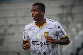 Jô, ex-Corinthians, é preso no aeroporto de Guarulhos por dívida de pensão alimentícia