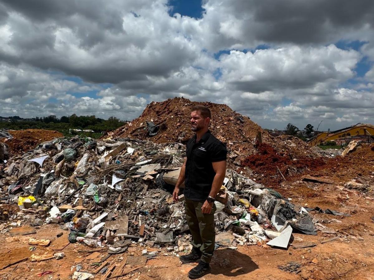 Vereador Delegado Mesquita durante fiscalização
