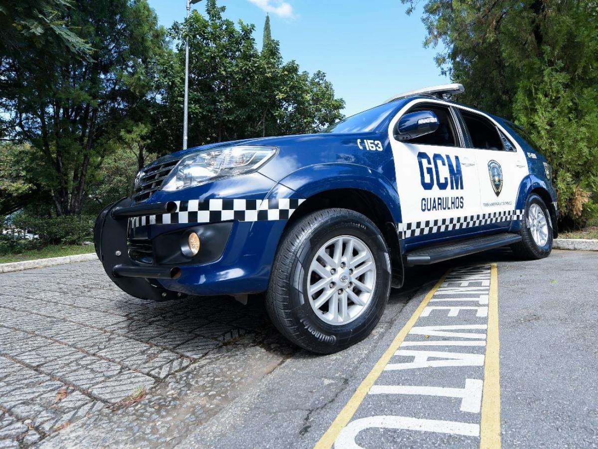 GCM prende homem por furto em farmácia e adolescentes com armas falsas na região da Vila Galvão