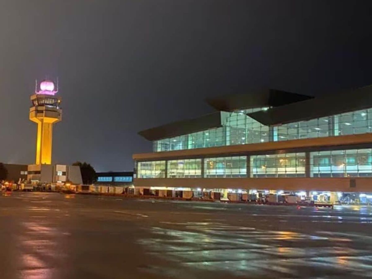 O Aeroporto Internacional de São Paulo/Guarulhos – Governador André Franco Montoro é o maior aeroporto do Brasil, da América do Sul e um dos maiores do mundo