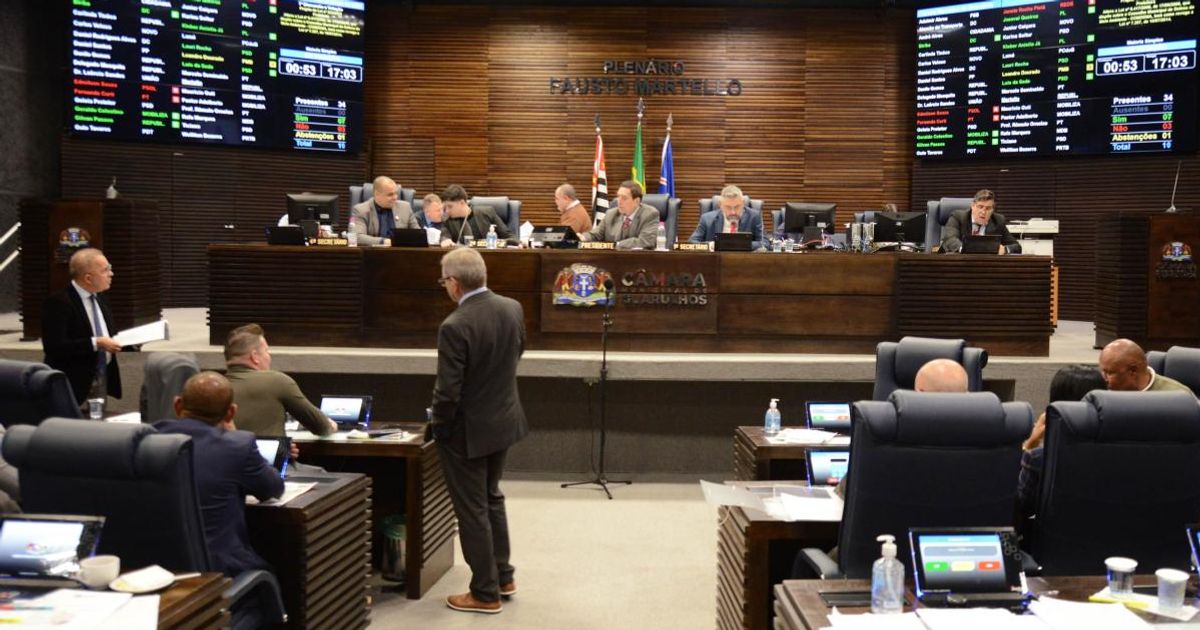 Oposição vencerá no cansaço? Sessão na Câmara já dura mais de 9 horas e pode atravessar a madrugada