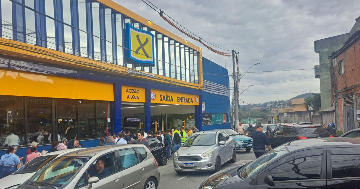 Nova unidade do X Supermercados atrai multidão no Cocaia e movimenta o comércio local