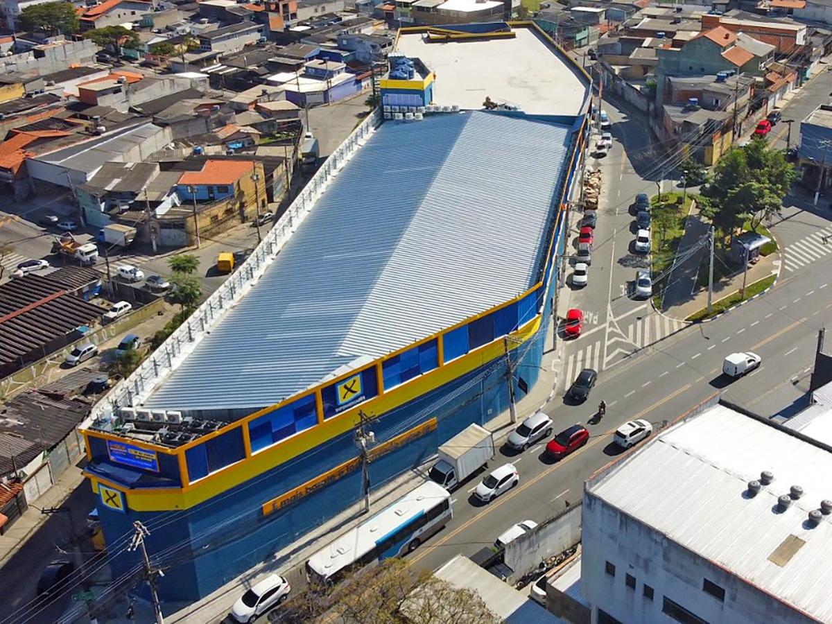 Fachada da nova unidade do X Supermercados no bairro Cocaia, em Guarulhos, na Av. Brigadeiro Faria Lima