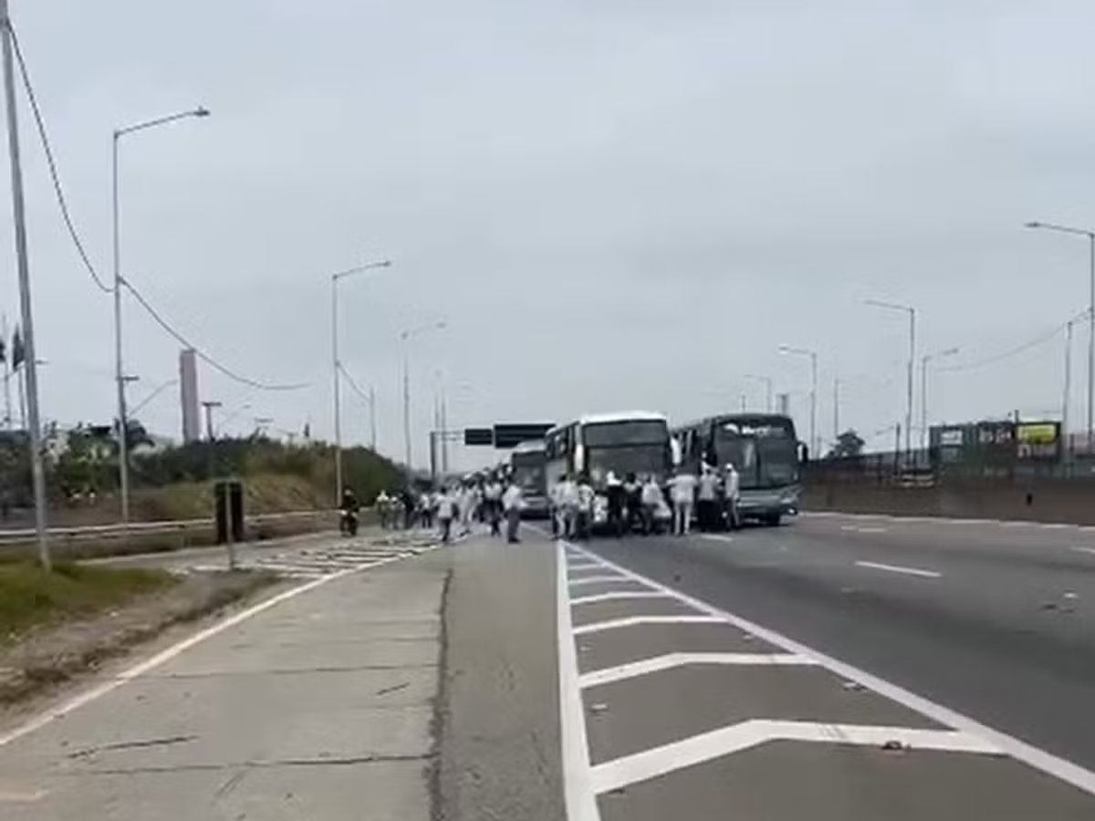 Torcedores do Palmeiras sofrem tentativa de emboscada na Dutra