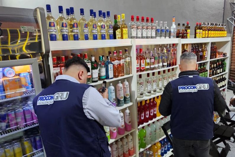 Procon, GCM e Prefeitura realizam operação noturna em adegas e apuram venda irregular de álcool a menores