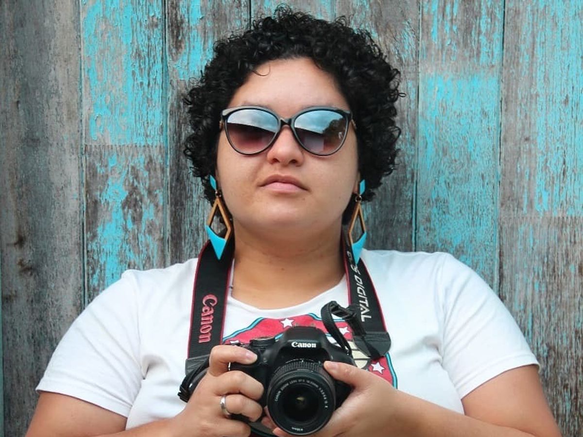 Nesta edição da série "Revelando Artistas" tivemos a oportunidade de falar com Janaina Reis, atriz, fotógrafa, palhaça, diretora de cinema e uma grande artista da cidade de Guarulhos.
