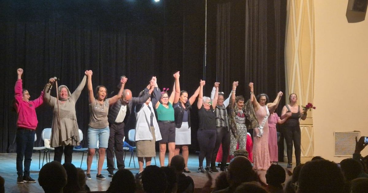 Conheça o Grupo Teatral VP, grupo criado por Rebeca Nishimura. O Grupo teatral estreia sua nova peça “ A vida é uma peça”, no dia 30/09 às 13hs na AFPESP