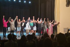 Conheça o Grupo Teatral VP, grupo criado por Rebeca Nishimura. O Grupo teatral estreia sua nova peça “ A vida é uma peça”, no dia 30/09 às 13hs na AFPESP
