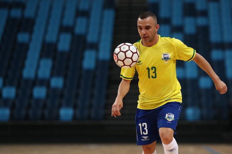Caio 8 Futsal Academy promove clínica de alta performance em Guarulhos, Nos dias 1º e 2 de novembro, ex-jogador Caio Costa traz metodologia exclusiva de treinamento para jovens atletas de 8 a 12 anos, com vagas limitadas e foco em performance técnica.