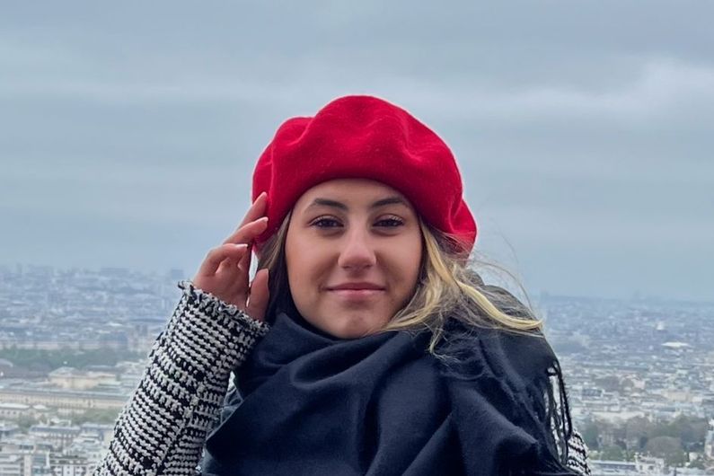 Jovem guarulhense vence prêmio literário na Espanha com conto sobre adoção e empatia