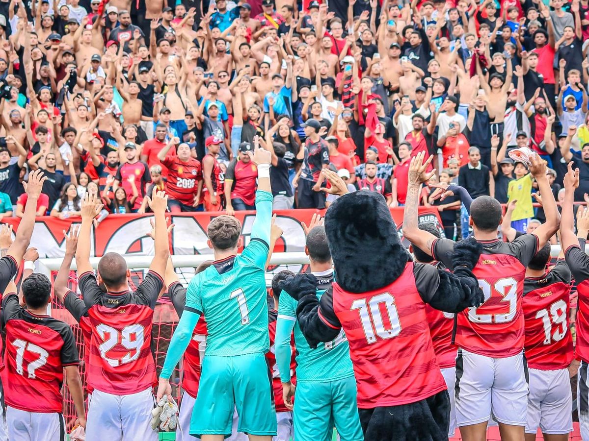 Torcedores de Guarulhos (SP) prestigiam jogos da Copa São Paulo no Antônio Soares de Oliveira