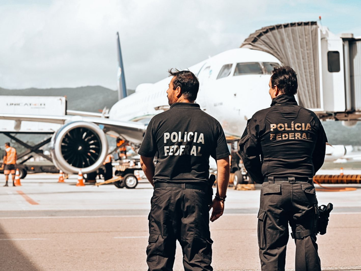 Polícia Federal reforça atuação permanente no Aeroporto Internacional de São Paulo, utilizando sistemas de inteligência, tecnologia e fiscalização ostensiva para coibir crimes