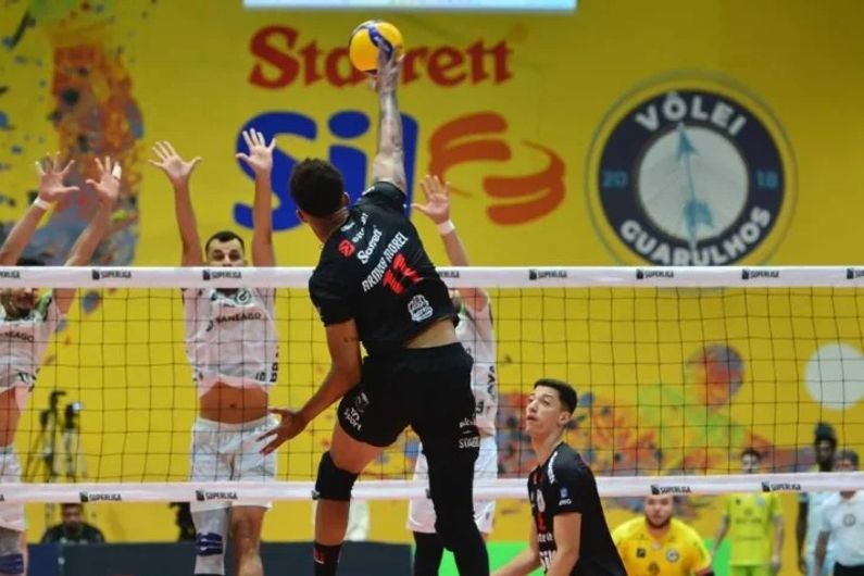 Vôlei Guarulhos perde para o Suzano e busca reabilitação na Superliga nesta quarta-feira contra o Praia Clube, Apesar da derrota, Aurinegro guarulhense alcançou a sétima posição na competição nacional