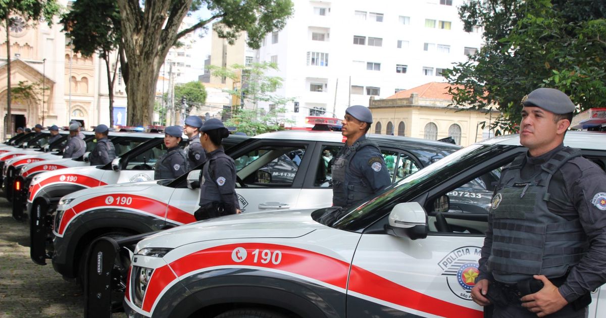No Industrial Anhanguera, Polícia Militar recupera carro roubado em Guarulhos (SP)