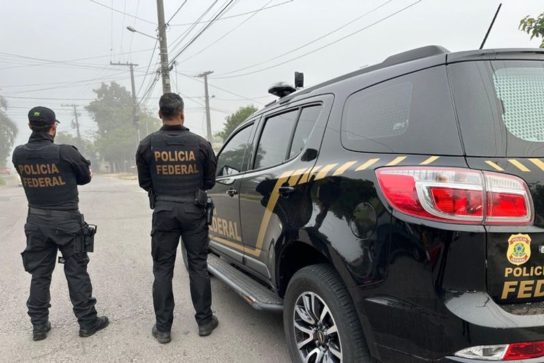 Polícia Federal cumpre mandado de busca e apreensão e prende passageira por tráfico internacional no Aeroporto