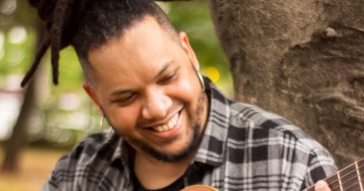 Maroo, voz e violão