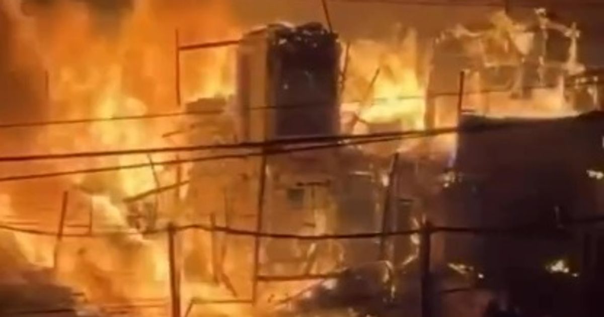 Incêndio em comunidade na Vila Barros deixa um morto e 20 pessoas desabrigadas em Guarulhos